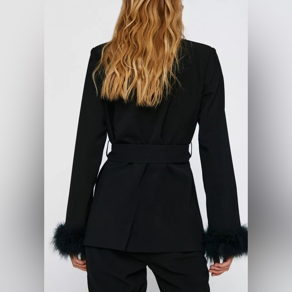 NASTY GAL COLLECTION BELTED BLAZER WITH FEATHER CUFFS - Picture 7 of 7